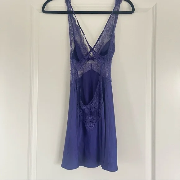 Victoria’s Secret Satin Chemise and Robe - Picture 5 of 6